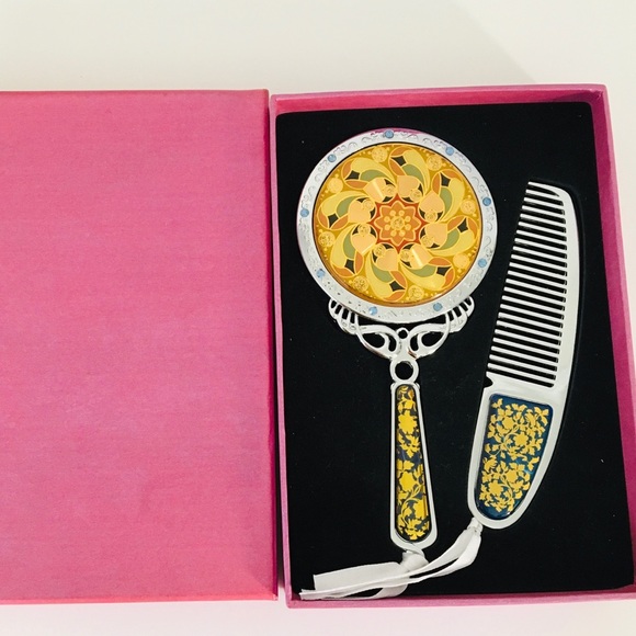 Other - NIB Korean Inlay Makeup Mirror & Comb Gift Set